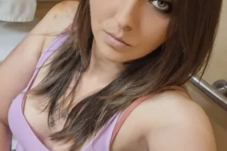 come get a taste and a feel of... - Image 3